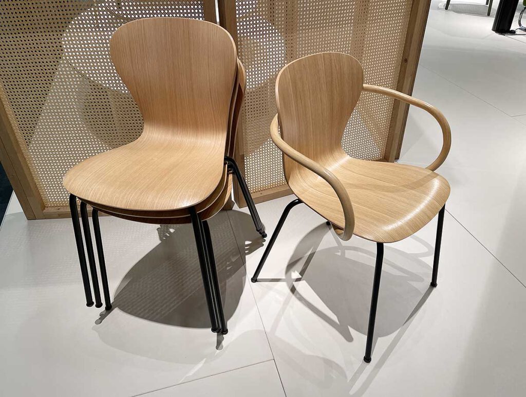 Stühle auf der Orgatec Messe